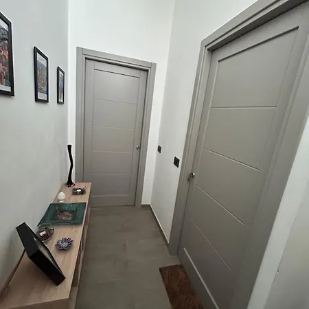 Leli's Studio Apartment